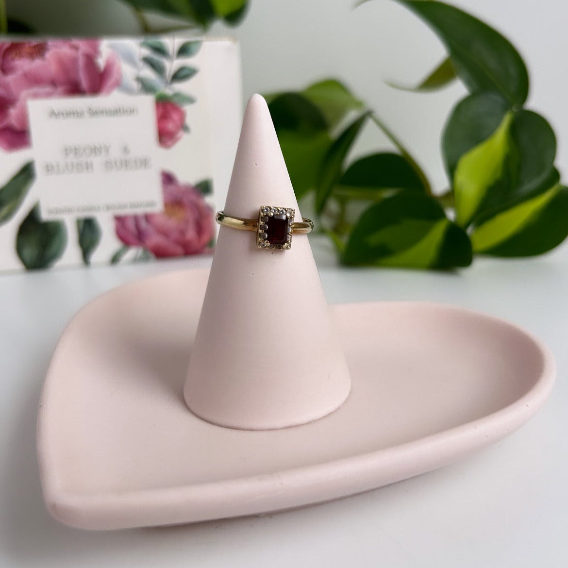 Ring Display Cone