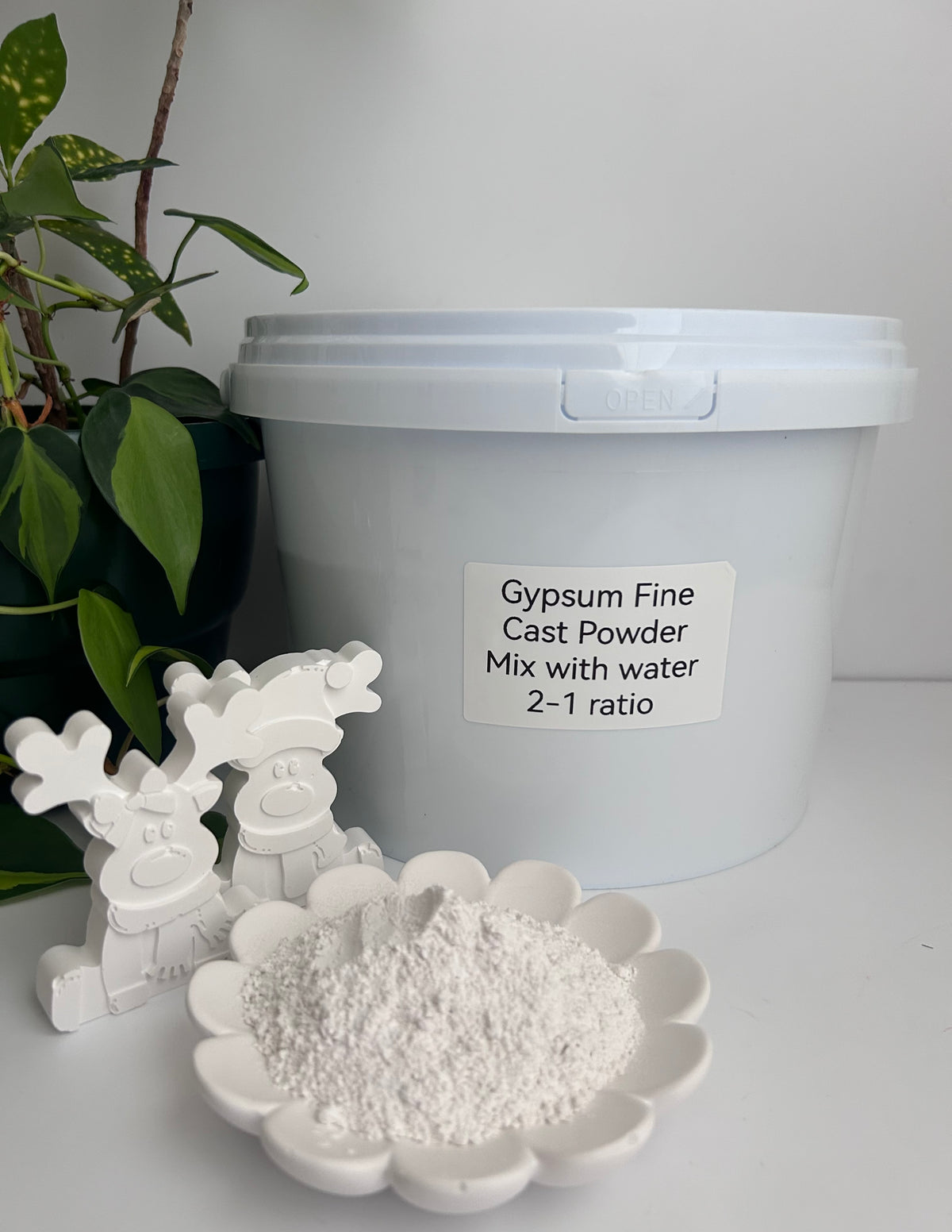Fine cast material for casting plaster figurines 
