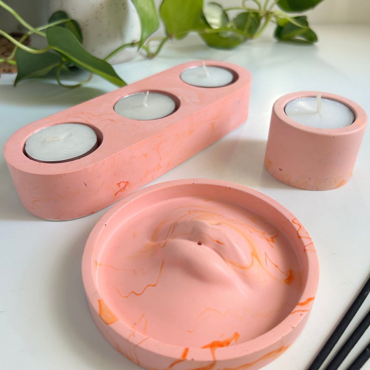 Incense lips with matching tealight candle holders