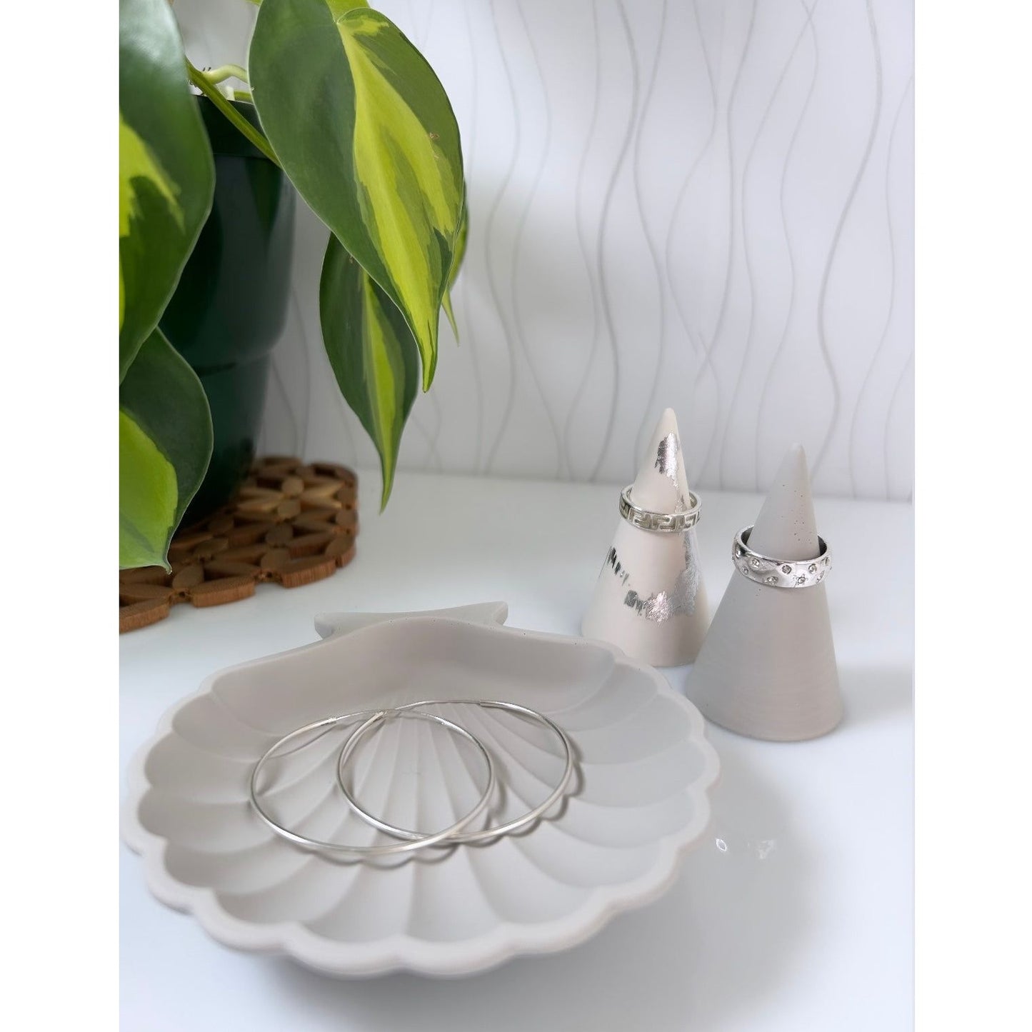 Clam shell tray set